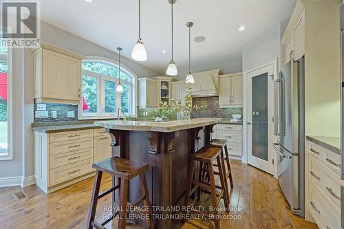 1411 Shore Road, London, ON - Indoor Photo Showing Kitchen With Upgraded Kitchen