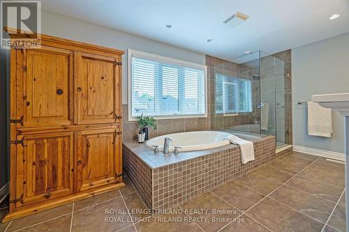 1411 Shore Road, London, ON - Indoor Photo Showing Bathroom