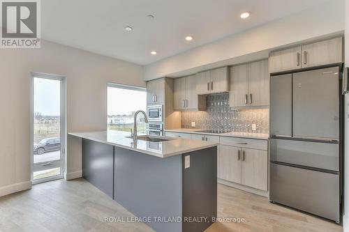 Unit B - 2050 Linkway Boulevard, London, ON - Indoor Photo Showing Kitchen With Upgraded Kitchen