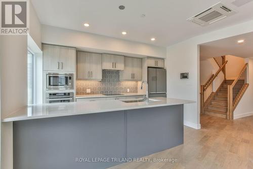 Unit B - 2050 Linkway Boulevard, London, ON - Indoor Photo Showing Kitchen