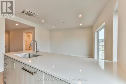 Unit B - 2050 Linkway Boulevard, London, ON - Indoor Photo Showing Kitchen