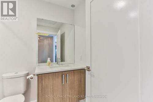 Unit B - 2050 Linkway Boulevard, London, ON - Indoor Photo Showing Bathroom