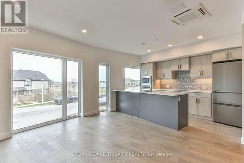 Unit B - 2050 Linkway Boulevard, London, ON - Indoor Photo Showing Kitchen With Upgraded Kitchen