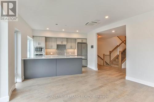 Unit B - 2050 Linkway Boulevard, London, ON - Indoor Photo Showing Kitchen