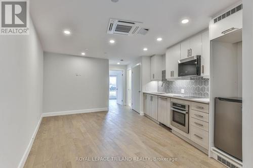 Unit A - 2050 Linkway Boulevard, London, ON - Indoor Photo Showing Kitchen With Upgraded Kitchen