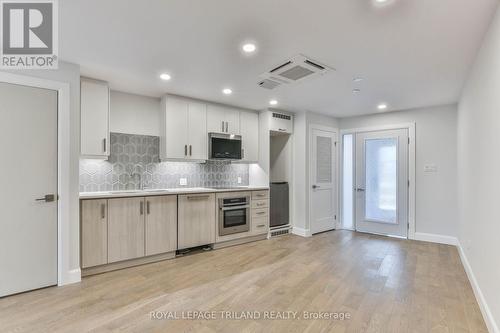 Unit A - 2050 Linkway Boulevard, London, ON - Indoor Photo Showing Kitchen