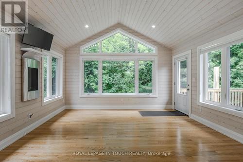 46 Brook Avenue, Tiny, ON - Indoor Photo Showing Other Room