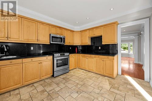 60 River Glen Boulevard, Oakville (River Oaks), ON - Indoor Photo Showing Kitchen