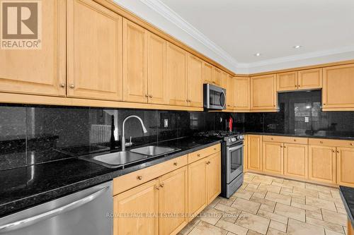 60 River Glen Boulevard, Oakville, ON - Indoor Photo Showing Kitchen With Double Sink