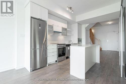 803 - 2433 Dufferin Street, Toronto (Briar Hill-Belgravia), ON - Indoor Photo Showing Kitchen