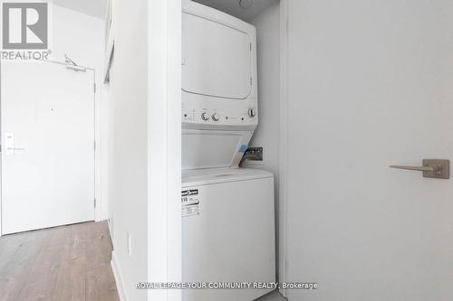 803 - 2433 Dufferin Street, Toronto (Briar Hill-Belgravia), ON - Indoor Photo Showing Laundry Room