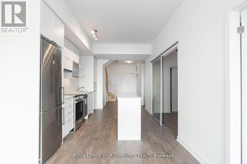 803 - 2433 Dufferin Street, Toronto (Briar Hill-Belgravia), ON - Indoor Photo Showing Kitchen