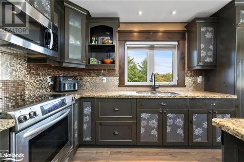 12 Lakeshore Road, Mckellar, ON - Indoor Photo Showing Kitchen With Double Sink With Upgraded Kitchen