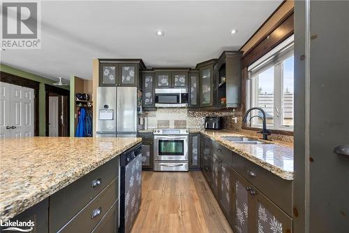 12 Lakeshore Road, Mckellar, ON - Indoor Photo Showing Kitchen With Double Sink With Upgraded Kitchen