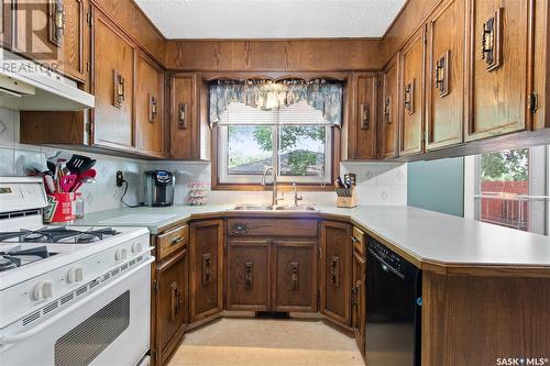 6139 7Th Avenue N, Regina, SK - Indoor Photo Showing Kitchen With Double Sink