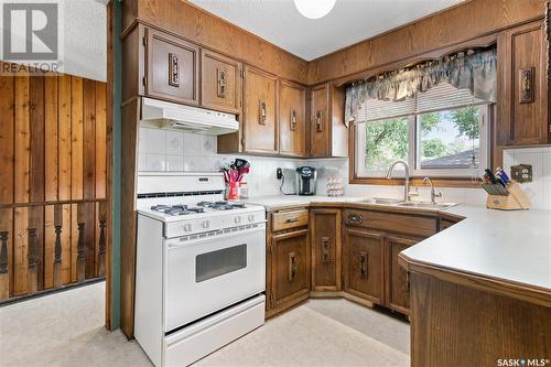 6139 7Th Avenue N, Regina, SK - Indoor Photo Showing Kitchen With Double Sink