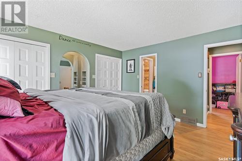 6139 7Th Avenue N, Regina, SK - Indoor Photo Showing Bedroom