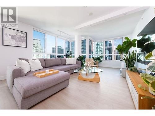 2204 1238 Melville Street, Vancouver, BC - Indoor Photo Showing Living Room