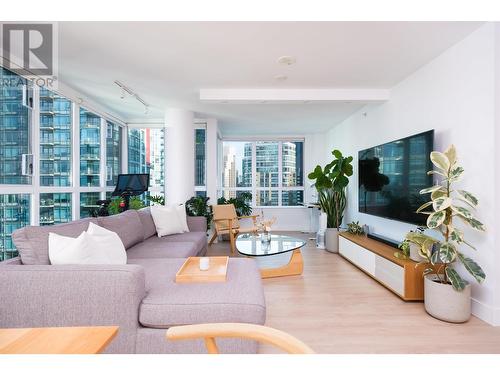 2204 1238 Melville Street, Vancouver, BC - Indoor Photo Showing Living Room