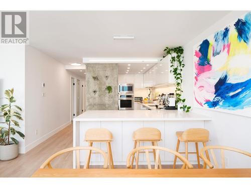 2204 1238 Melville Street, Vancouver, BC - Indoor Photo Showing Kitchen