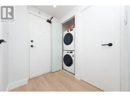 2204 1238 Melville Street, Vancouver, BC - Indoor Photo Showing Laundry Room