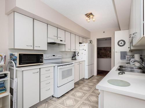 Cuisine - 911-6980 Ch. De La Côte-St-Luc, Montréal (Côte-Des-Neiges/Notre-Dame-De-Grâce), QC - Indoor Photo Showing Kitchen With Double Sink