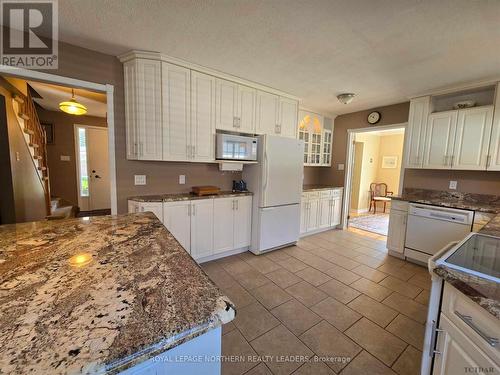 26 Ponderosa Street, Timmins (Gold Centre), ON - Indoor Photo Showing Kitchen