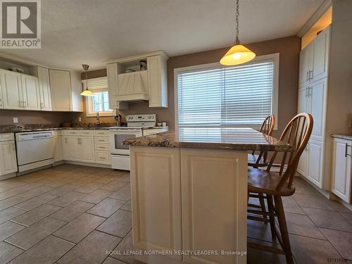 26 Ponderosa Street, Timmins (Gold Centre), ON - Indoor Photo Showing Kitchen