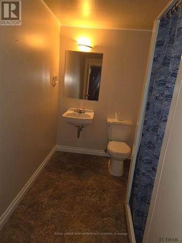 26 Ponderosa Street, Timmins (Gold Centre), ON - Indoor Photo Showing Bathroom