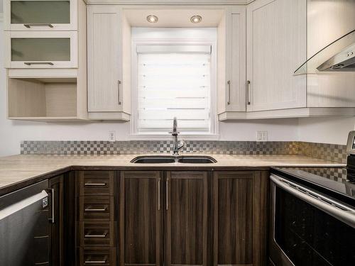 Cuisine - 710 Av. Glazier, Québec (Les Rivières), QC - Indoor Photo Showing Kitchen With Double Sink