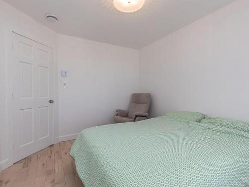 Bedroom - 6295 Rue Booker, Brossard, QC - Indoor Photo Showing Bedroom