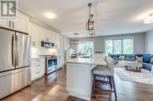 3439 Eternity Way, Oakville, ON - Indoor Photo Showing Kitchen With Upgraded Kitchen