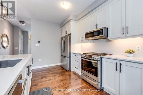 3439 Eternity Way, Oakville, ON - Indoor Photo Showing Kitchen With Upgraded Kitchen