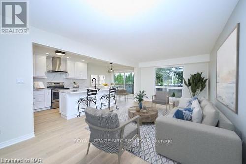 76 Loretta Drive, Niagara-On-The-Lake, ON - Indoor Photo Showing Living Room