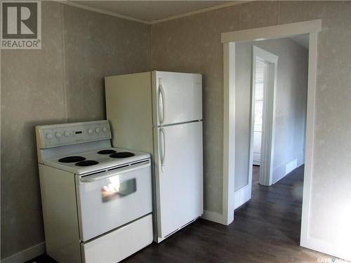 118 2Nd Street W, Leader, SK - Indoor Photo Showing Kitchen