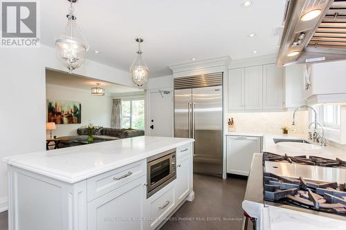 36 Cumberland Drive, Mississauga (Port Credit), ON - Indoor Photo Showing Kitchen With Upgraded Kitchen