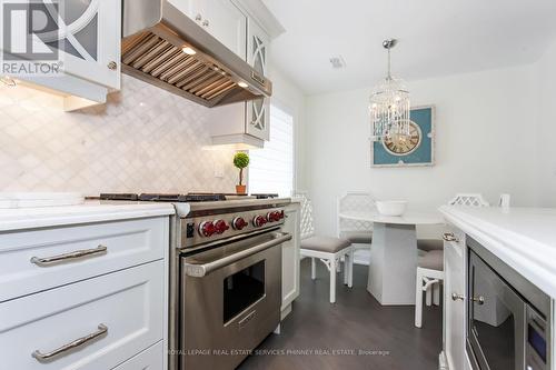 36 Cumberland Drive, Mississauga (Port Credit), ON - Indoor Photo Showing Kitchen With Upgraded Kitchen