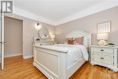 81 Renfrew Avenue, Ottawa, ON - Indoor Photo Showing Bedroom