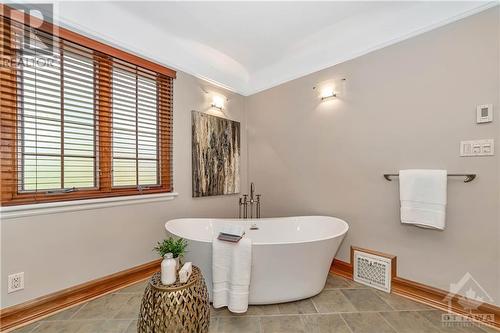 81 Renfrew Avenue, Ottawa, ON - Indoor Photo Showing Bathroom