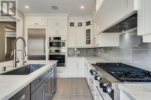 55 Newhouse Boulevard, Caledon, ON - Indoor Photo Showing Kitchen With Upgraded Kitchen