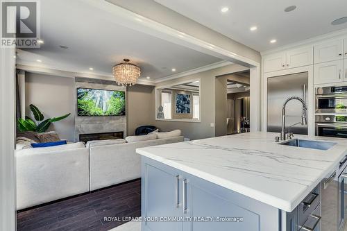 55 Newhouse Boulevard, Caledon, ON - Indoor Photo Showing Kitchen