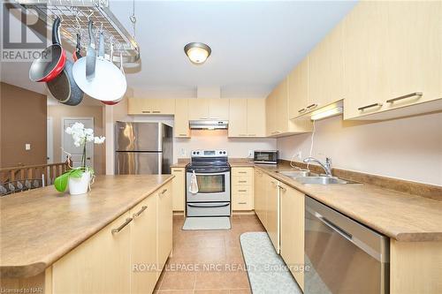 42 Chicory Crescent, St. Catharines, ON - Indoor Photo Showing Kitchen With Double Sink