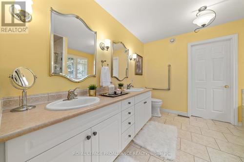 33 Yuill Crescent, Prince Edward County (Ameliasburgh), ON - Indoor Photo Showing Bathroom