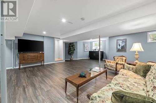 33 Yuill Crescent, Prince Edward County (Ameliasburgh), ON - Indoor Photo Showing Living Room