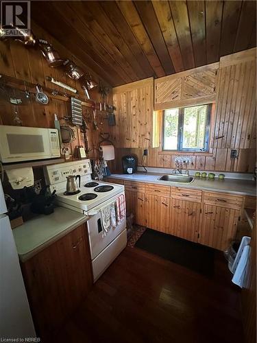 85 Red Cedar Road, Temagami, ON - Indoor Photo Showing Kitchen