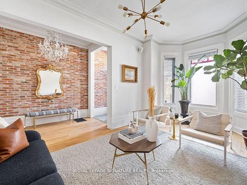 102 Seaton St, Toronto, ON - Indoor Photo Showing Living Room