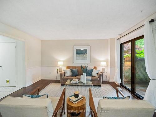 1120 Tanzer Crt, Pickering, ON - Indoor Photo Showing Living Room