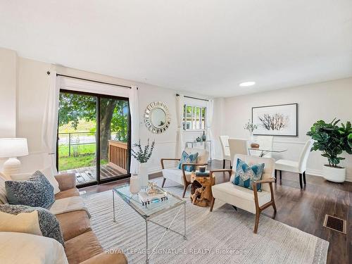 1120 Tanzer Crt, Pickering, ON - Indoor Photo Showing Living Room