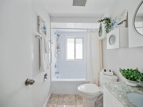 1120 Tanzer Crt, Pickering, ON - Indoor Photo Showing Bathroom