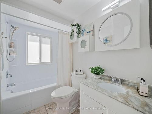 1120 Tanzer Crt, Pickering, ON - Indoor Photo Showing Bathroom